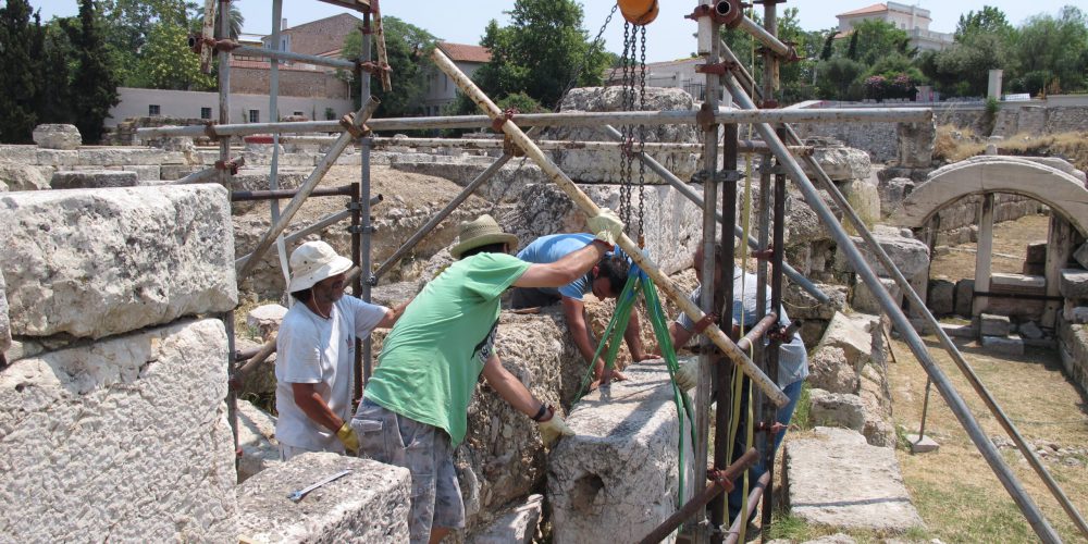 Replacing of a block after restoration of the wall
